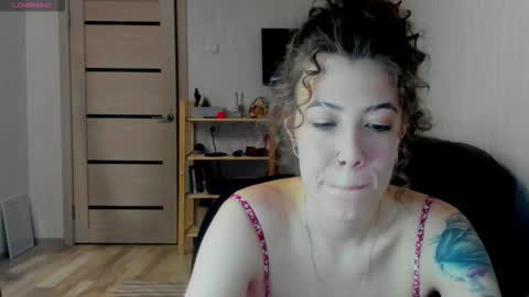 Snapshot of oops_britney chatting on January 7, 4:37 am Britney online show from January 7, 4:37 am