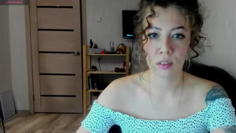 Snapshot of oops_britney chatting on January 11, 6:13 pm Britney online show from January 11, 6:13 pm