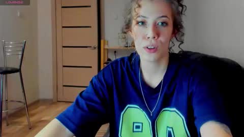 Snapshot of oops_britney chatting on February 13, 4:03 pm Britney online show from February 13, 4:03 pm