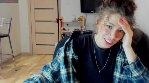 Snapshot of oops_britney chatting on February 14, 6:59 pm Britney online show from February 14, 6:59 pm