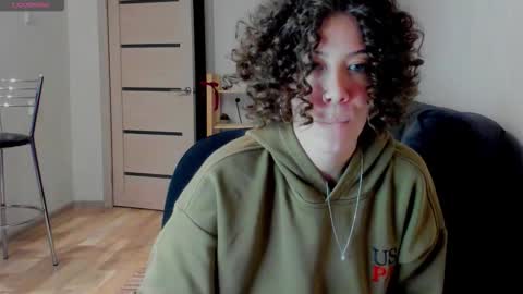 Snapshot of oops_britney chatting on February 16, 12:18 am Britney online show from February 16, 12:18 am