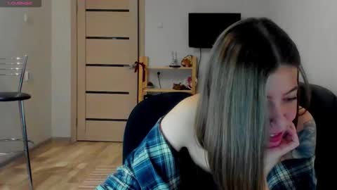 Snapshot of oops_britney chatting on February 20, 4:29 pm Britney online show from February 20, 4:29 pm