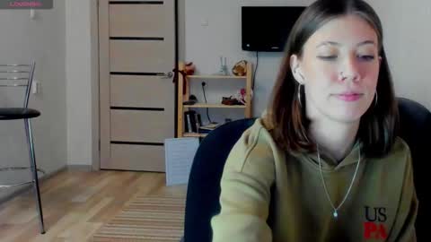 Snapshot of oops_britney chatting on February 21, 5:03 pm Britney online show from February 21, 5:03 pm