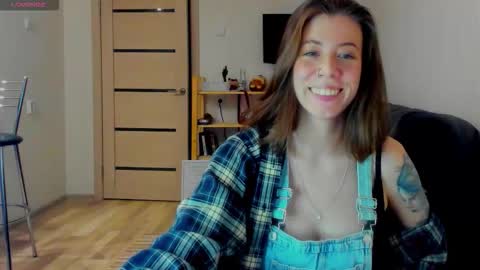 Snapshot of oops_britney chatting on March 3, 1:50 pm Britney online show from March 3, 1:50 pm