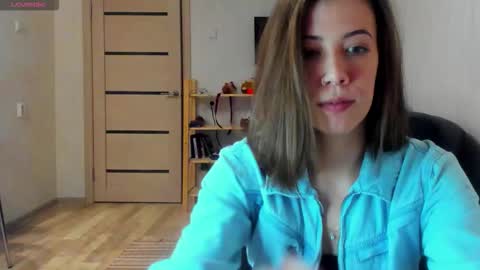 Snapshot of oops_britney chatting on March 7, 1:19 pm Britney online show from March 7, 1:19 pm