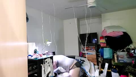 Snapshot of opalockajoe chatting on September 18, 1:51 am TsJojo online show from September 18, 1:51 am