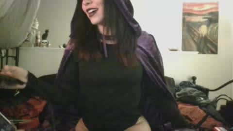 Snapshot of opalsessence_ chatting on October 22, 3:51 am opalsessence_ online show from October 22, 3:51 am