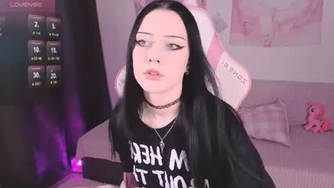Snapshot of ophelia_amber chatting on June 20, 9:50 pm Ophelia online show from June 20, 9:50 pm
