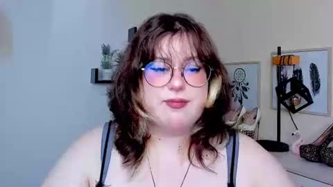 Snapshot of ophelialush chatting on August 3, 5:50 am OpheliaLush online show from August 3, 5:50 am