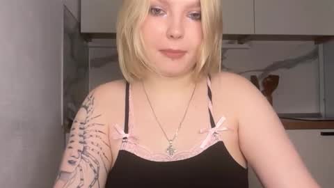 Ophelia online show from December 15, 5:17 pm