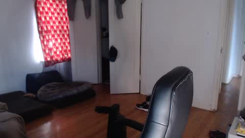 Snapshot of oregon87 chatting on February 25, 11:55 pm The Oregon Lumberjack online show from February 25, 11:55 pm