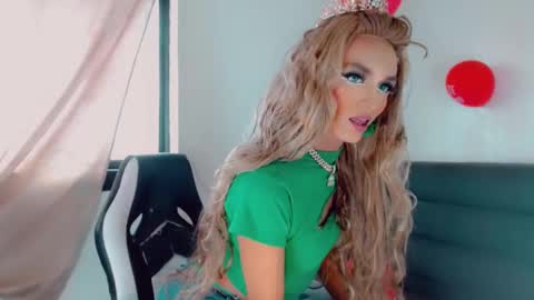 Snapshot of oriana_braom chatting on February 15, 7:17 pm Oriana braom online show from February 15, 7:17 pm