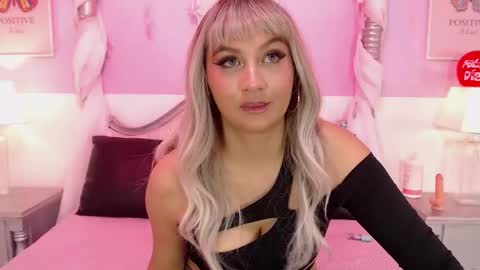 Oriana Larsson online show from March 13, 12:01 pm