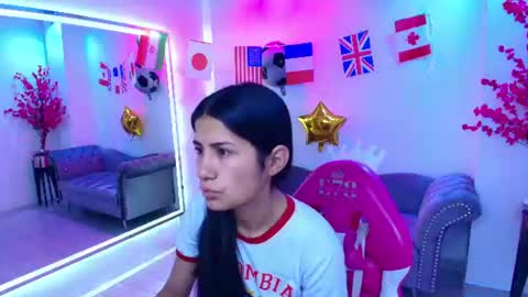Snapshot of oriana_wood chatting on July 16, 11:38 am Oriana online show from July 16, 11:38 am