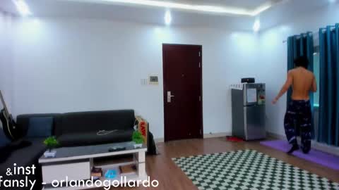 Snapshot of orlando__bloom chatting on January 10, 8:18 am Fansly and Instagram - online show from January 10, 8:18 am