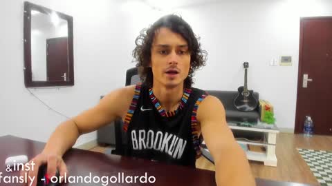 Snapshot of orlando__bloom chatting on January 12, 9:08 am Fansly and Instagram - online show from January 12, 9:08 am