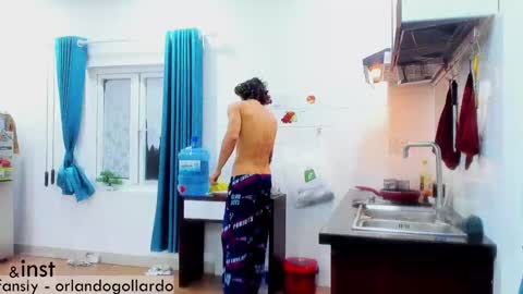 Snapshot of orlando__bloom chatting on February 8, 11:33 am Fansly and Instagram - online show from February 8, 11:33 am