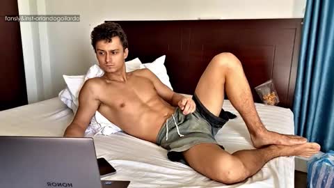 Snapshot of orlando__bloom chatting on October 14, 1:06 am Fansly and Instagram - online show from October 14, 1:06 am