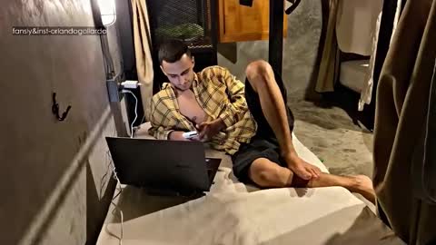 Snapshot of orlando__bloom chatting on November 4, 8:46 am Fansly and Instagram - online show from November 4, 8:46 am