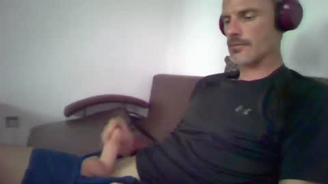 Snapshot of orwel09 chatting on January 7, 3:36 pm orwel09 online show from January 7, 3:36 pm