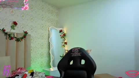 osamu_tay online show from May 1, 3:33 am