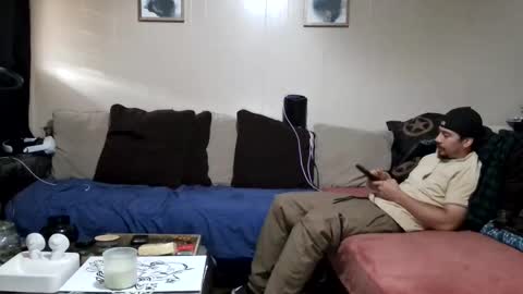 Snapshot of oscar1992toyota chatting on May 26, 12:17 am oscar1992toyota online show from May 26, 12:17 am