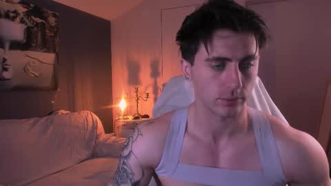 Snapshot of oscar_miller_ chatting on September 22, 9:06 pm Oscar online show from September 22, 9:06 pm