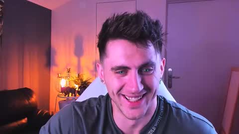 Snapshot of oscar_miller_ chatting on October 3, 9:23 pm Oscar online show from October 3, 9:23 pm