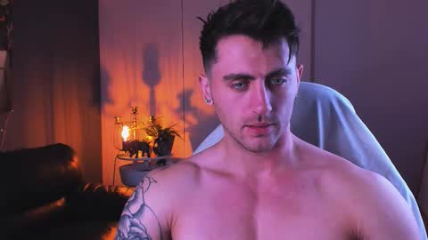 Snapshot of oscar_miller_ chatting on October 4, 9:13 pm Oscar online show from October 4, 9:13 pm