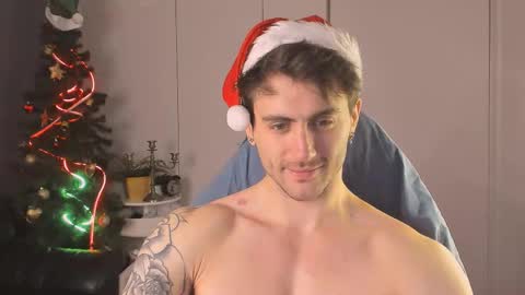 Snapshot of oscar_miller_ chatting on December 20, 9:00 pm Oscar online show from December 20, 9:00 pm