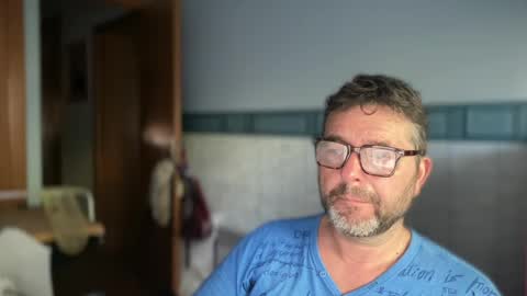 Snapshot of oscarbcncat chatting on July 6, 3:36 pm oscarbcncat online show from July 6, 3:36 pm