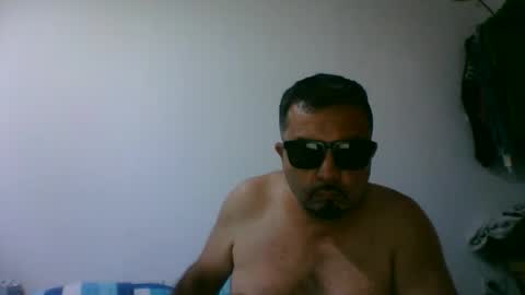 oscarjhe3512 online show from May 10, 8:25 pm