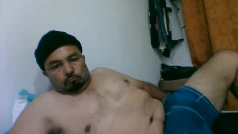 oscarjhe3512 online show from May 17, 1:58 am