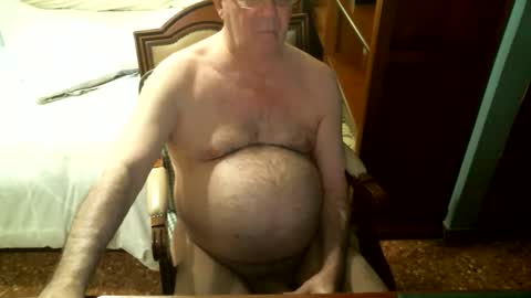 Snapshot of oscarw chatting on December 13, 8:04 pm Oscar online show from December 13, 8:04 pm