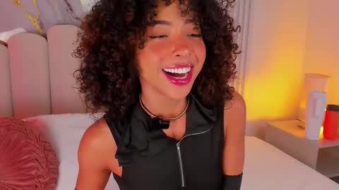 Oshun  online show from December 3, 11:19 am