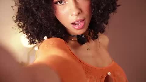 Snapshot of oshun_25 chatting on July 24, 12:58 pm Oshun online show from July 24, 12:58 pm