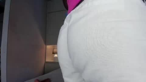 Snapshot of oshun_444 chatting on May 11, 12:11 pm oshun_444 online show from May 11, 12:11 pm