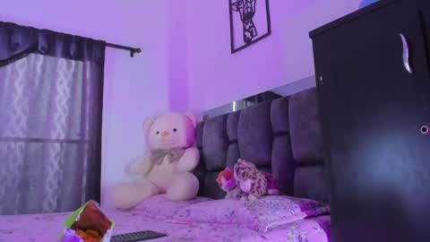 Snapshot of osiris_doll chatting on April 14, 6:03 pm vella online show from April 14, 6:03 pm