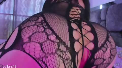 Snapshot of osiris_doll chatting on April 17, 8:23 pm vella online show from April 17, 8:23 pm