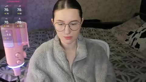 Snapshot of oskar_fucker chatting on December 3, 8:29 pm Leliana online show from December 3, 8:29 pm