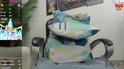 Snapshot of oso_gael chatting on December 17, 8:43 pm Bear Gael online show from December 17, 8:43 pm