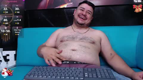 Snapshot of oso_gael chatting on December 19, 6:12 pm Bear Gael online show from December 19, 6:12 pm