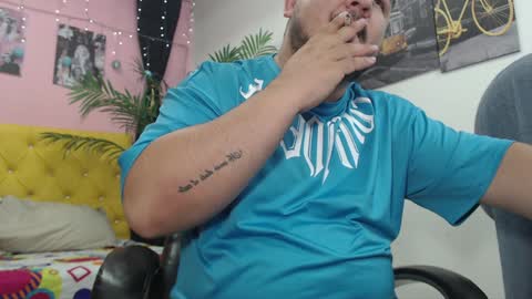 Snapshot of oso_gael chatting on December 27, 5:48 pm Bear Gael online show from December 27, 5:48 pm