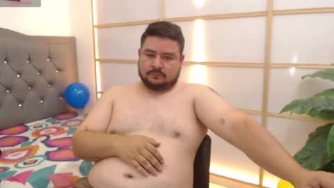 Snapshot of oso_gael chatting on May 15, 5:42 pm Bear Gael online show from May 15, 5:42 pm