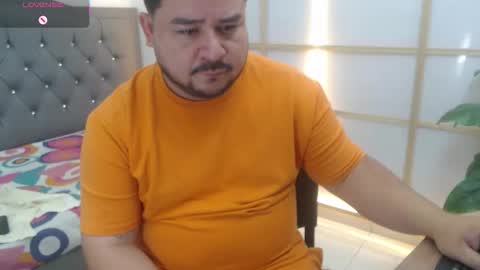 Snapshot of oso_gael chatting on May 21, 5:42 pm Bear Gael online show from May 21, 5:42 pm