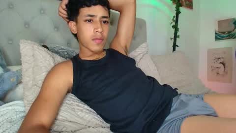 Snapshot of ostin_18hot chatting on May 18, 4:07 am ostin 18hot online show from May 18, 4:07 am