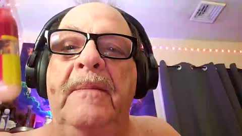 Snapshot of ou8124824 chatting on October 10, 3:27 am ou8124824 online show from October 10, 3:27 am