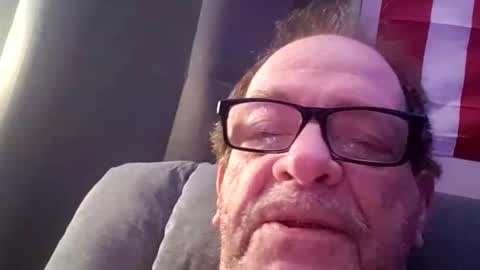 Snapshot of ou8124824 chatting on October 25, 4:31 am ou8124824 online show from October 25, 4:31 am