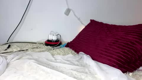 Snapshot of oumaimasoufaine66 chatting on November 17, 11:10 pm oumaimasoufaine66 online show from November 17, 11:10 pm