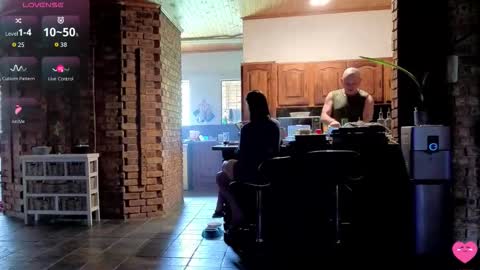 Snapshot of ourjourneyxoxo chatting on November 20, 9:20 am OurJourneyXoXo online show from November 20, 9:20 am